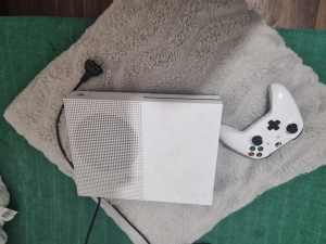 Xbox one with controller