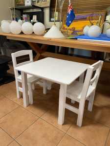 Kidney Table and 2 Chairs $95 - Vinsan Salvage G1917