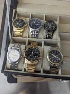 Watch box with 6 genuine watchers in the great condition