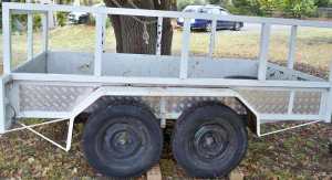 Registered 10 x 5 tandem trailer with deep sides and high cage