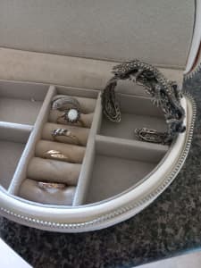 Rings and bracelet 