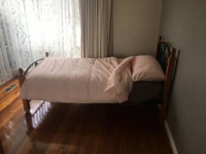 Room For Rent Watsonia. Safe and Quiet Court Location
