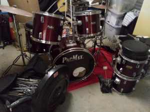 Drum kits Tama pro max and Powerbeat 