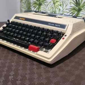 BROTHER Deluxe 760TR Typewriter 1970s Classic/Retro/Vintage