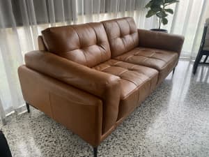 2.5 seater leather couch for sale