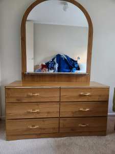 Dressing table with six drawers and mirror