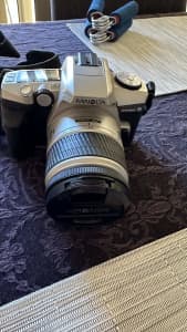 Minolta Dynax 5 film SLR Camera