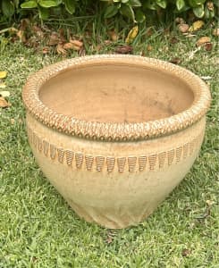 Ceramic garden plant pot 38 cm diam x 30 h.