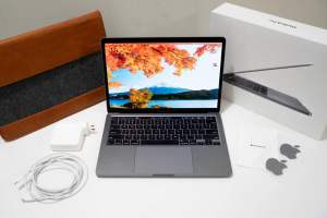 2020 Apple Macbook Pro 13-inch with Intel Core i5: 16GB RAM, 512GB SSD