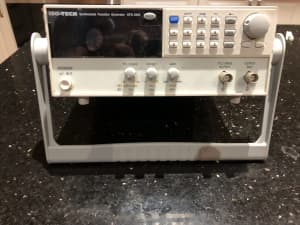 Suit Electronics Enthusiast -ISO-TECH Synthesized Function Generator