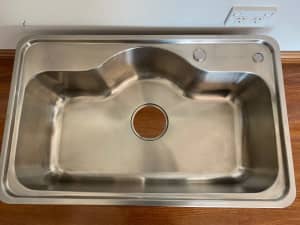 LARGE SINGLE BOWL KITCHEN SINK STAINLESS STEEL- NEW EX DISPLAY