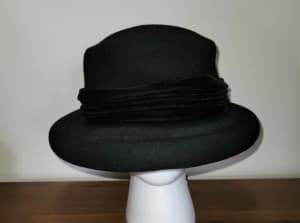 Black felt wool hat with black velvet band
