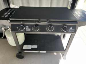 4 x Burners Gas BBQ including Near Full Gas Bottle For Sale