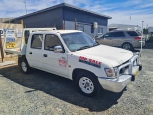 2005 TOYOTA HILUX 5 SP MANUAL C/CHAS, 3 seats LN147R