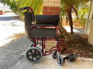 Wheelchair - Lightweight - swing foot rest - foldable - Near New!