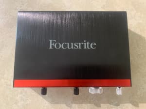 Focusrite 2i2 USB Audio Interface (2-in/2-out)