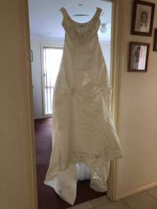 Bella Donna Wedding Dress & Accessories