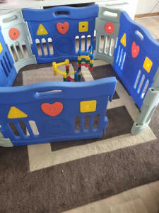 Playpen clyn and colourful from pets free smoke free 