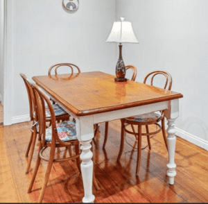 Beautiful Oak wood Dining Table and 6 chairs
