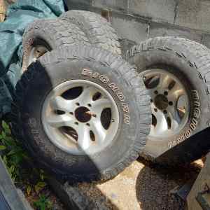 Alloy Rims with Maxxis Bighorns 285x75x16,