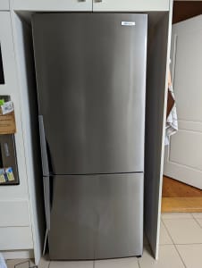 Westinghouse 430L fridge - bottom mount