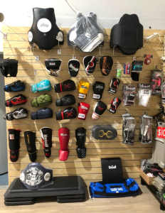 New FAIRTEX STING MORGAN Boxing Gloves Focus Mitts Head Shin Guard