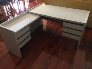 Office desk plus left side return with 6 drawers 