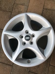 1 only ROH Extreme 15" X 6.5" Alloy Rim and Centre Cap
