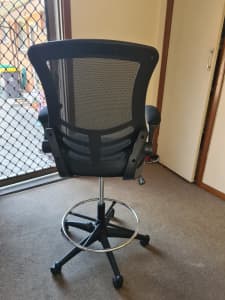Ergonomic TALL office chair , suitable for sit stand desk