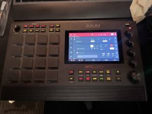 Akai MPC Live II Standalone Sampler / Sequencer