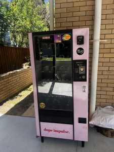 Vending machine (refrigerated)