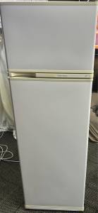 Fridge freezer fisher & Paykel 248L can deliver