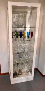 Wanted: White glass cabinet new no dints or bangs comes with key