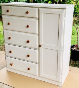 BEAUTIFUL CHEST OF DRAWERS TALL BOY