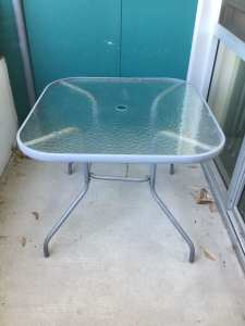 4 seated glass outdoor table