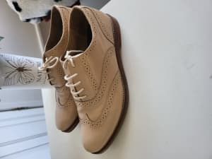 Carlton London shoes size 10 