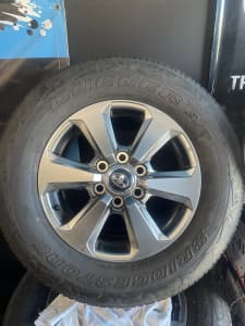 Toyota 300 series Sahara Landcruiser rims and tyres 