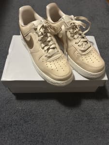 AIR FORCE 1 - WOMENS US SIZE 9 - $120