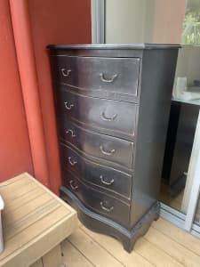Beautiful French country chest of drawers