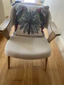 Occasional chair (with cushion)