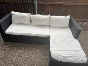 Outdoor wicker lounge ( GREAT CONDITION )