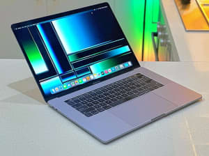 2020 MacBook Pro 15 TouchBar/ID Intel®Core™i7*512GB SSD*16GB GPU