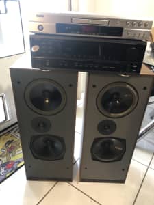 Stereo set up denon amp ,dvd universal player and Dali 4a speakers