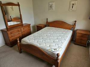 4 piece Solid timber Queen bedroom suite