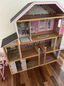 Massive, great quality DOLLS HOUSE (with furniture)