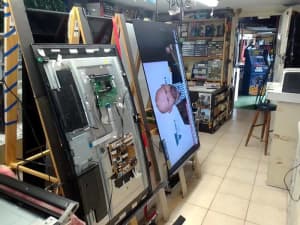 Wanted: Wanted, working main brand TVs broken screens under 6 yrs for parts
