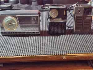 Old transistor radio,s all working lot