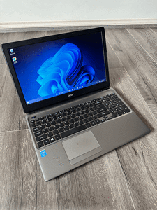 Acer TravelMate Laptop i5