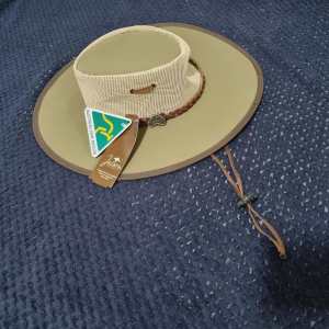 Jacaru Leather Hat Full Brim Khaki Green Size Medium Adjustable