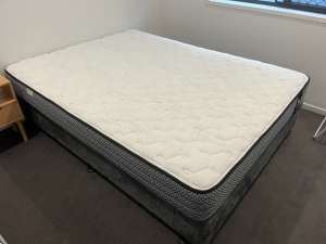 Snooze Harmony Queen Mattress and matching feature base